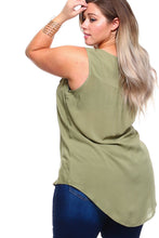 Women's Plus Size Sleeveless Button Pocket Top